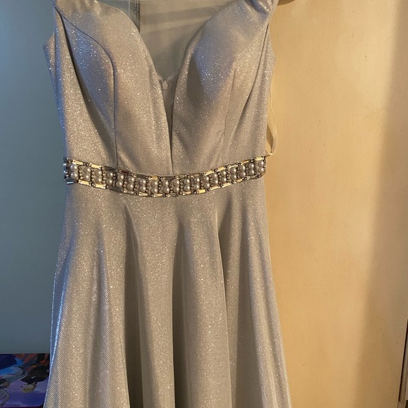 Prom Dresses - Picture 6 of 7